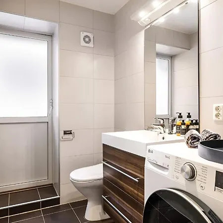 Bright Top-Floor Apartment With Sea View شقة برغن