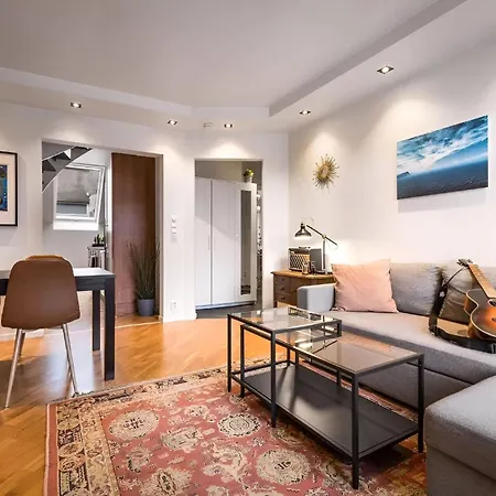 شقة Bright Top-Floor Apartment With Sea View *