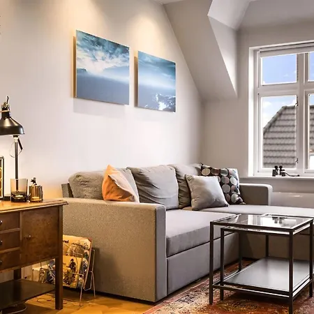 شقة Bright Top-Floor Apartment With Sea View