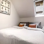 Bright Top-floor With Sea View 아파트 *
