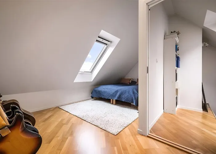 Bright Top-floor With Sea View *