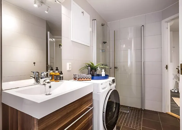 Διαμέρισμα Bright Top-Floor Apartment With Sea View *